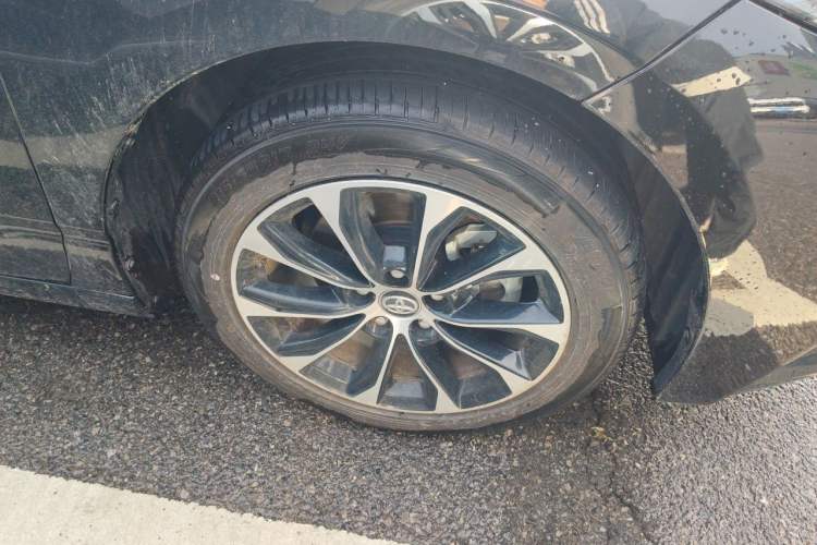 Used Toyota Avalon 2023 2.0L Luxury Edition Right Front Wheel Hub