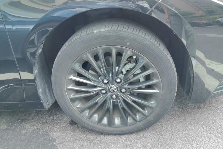 Used Toyota Avalon 2023 2.0L XLE Deluxe Edition Right Front Wheel Hub