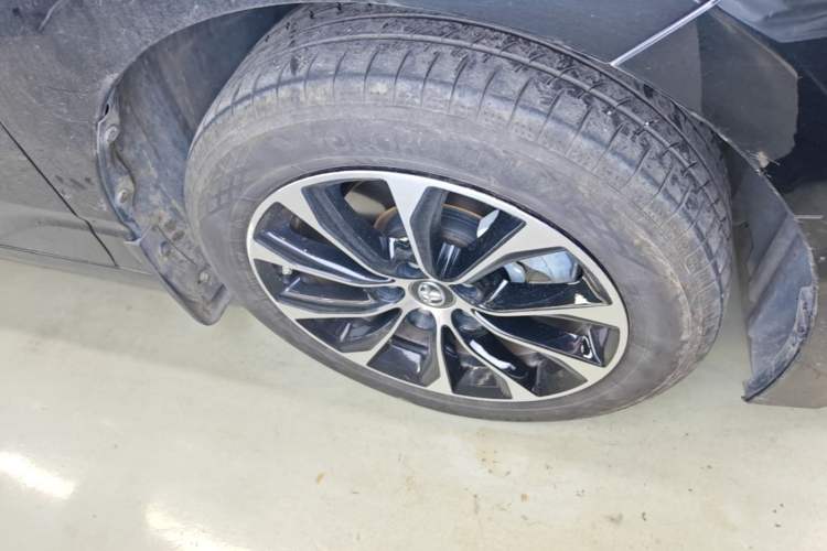 Used Toyota Avalon 2023 2.0L Luxury Edition Right Front Wheel Hub