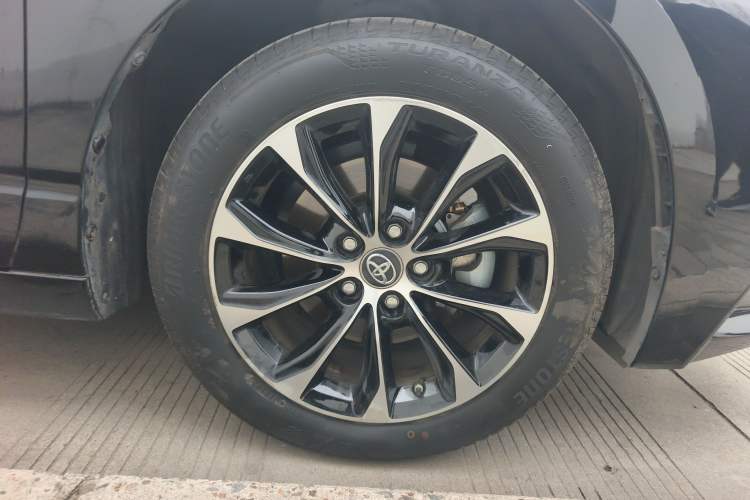 Used Toyota Avalon 2023 2.0L Luxury Edition Right Front Wheel Hub