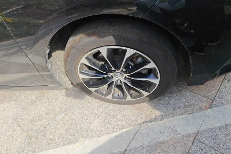 Used Toyota Avalon 2023 2.0L Luxury Edition Right Front Wheel Hub