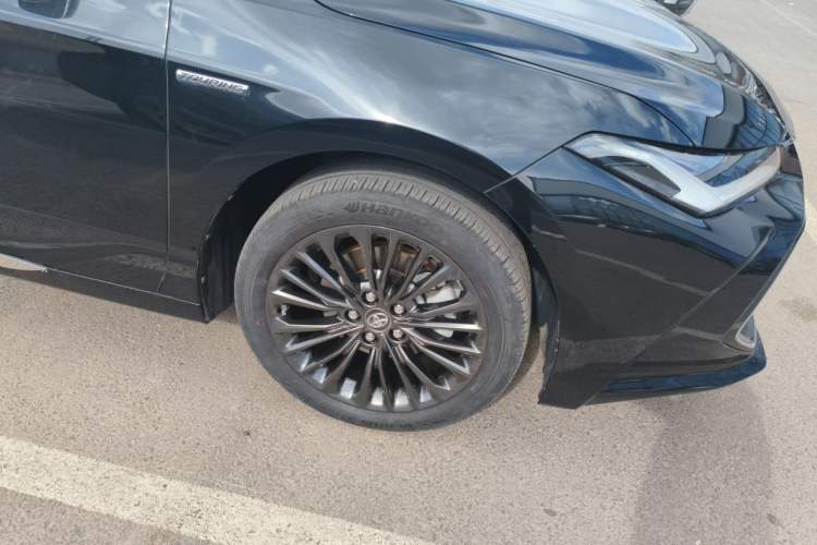 Used Toyota Avalon 2023 2.0L XLE Deluxe Edition Right Front Wheel Hub