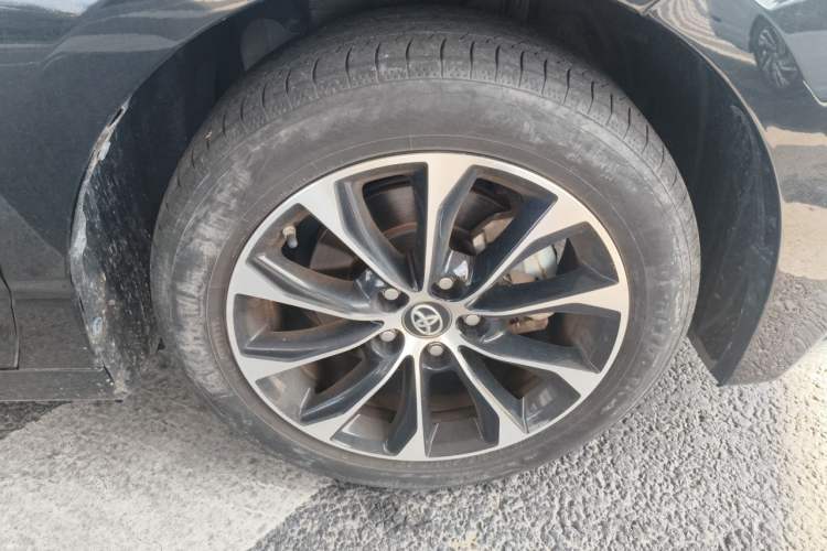 Used Toyota Avalon 2023 2.5L Luxury Edition Right Front Wheel Hub
