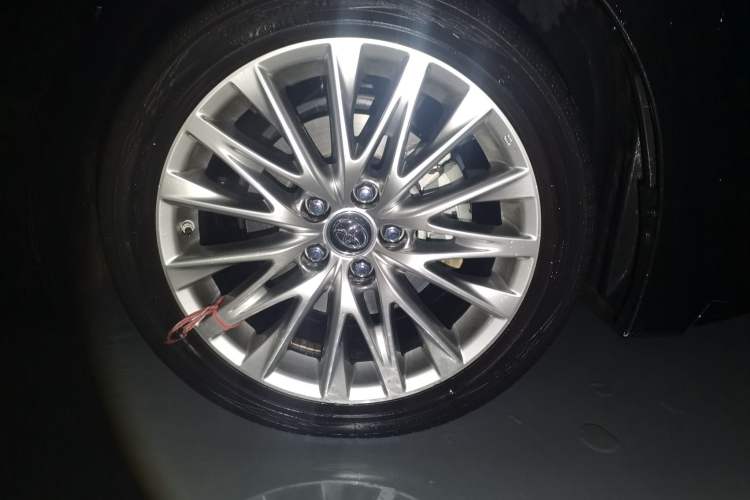 Used Toyota Avalon 2023 Dual-Motor 2.5L XLE Prestige Edition Right Front Wheel Hub