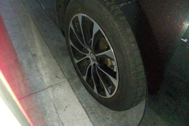 Used Toyota Avalon 2023 Dual-Engine 2.5L Luxury Edition Right Front Wheel Hub