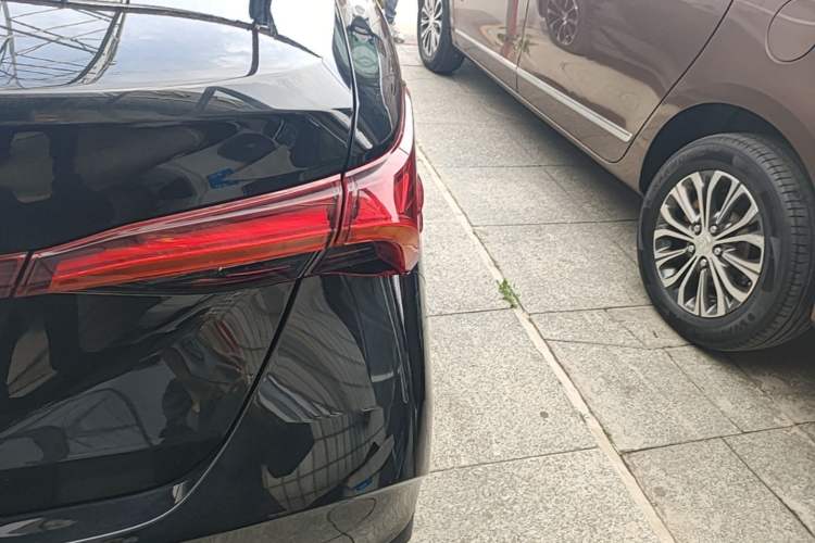 Used Toyota Avalon 2023 2.0L Premium Edition Right Rear Taillight