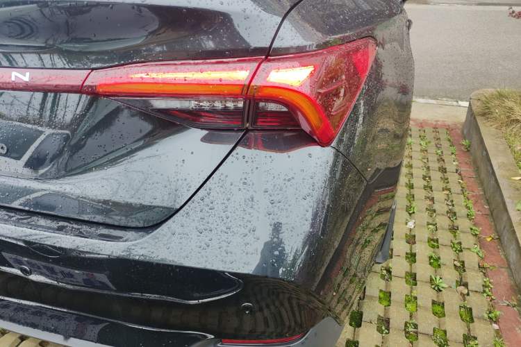 Used Toyota Avalon 2023 2.0L Premium Edition Right Rear Taillight