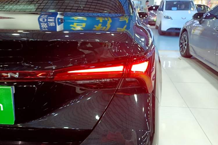 Used Toyota Avalon 2023 2.0L Premium Edition Right Rear Taillight