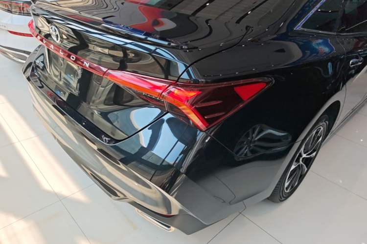 Used Toyota Avalon 2023 2.5L Luxury Edition Right Rear Taillight