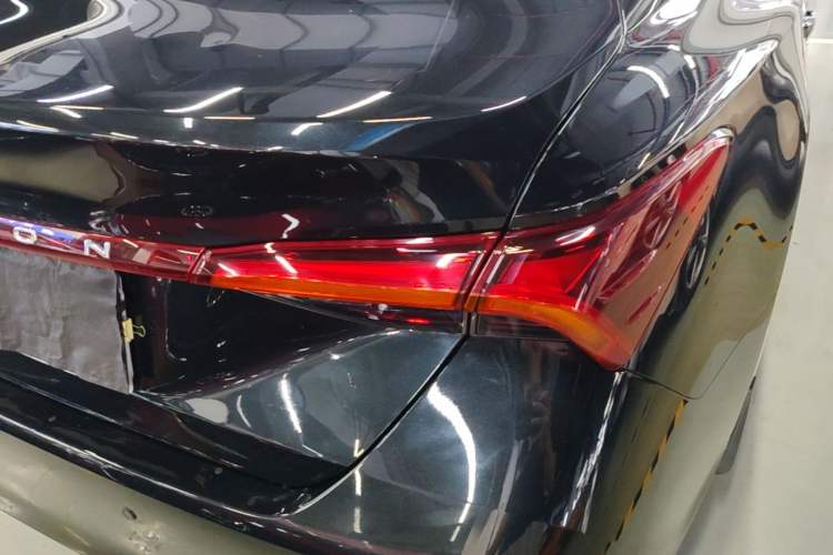 Used Toyota Avalon 2023 2.0L Premium Edition Right Rear Taillight