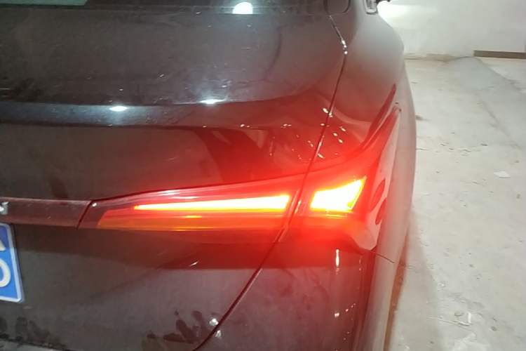Used Toyota Avalon 2023 2.0L Premium Edition Right Rear Taillight