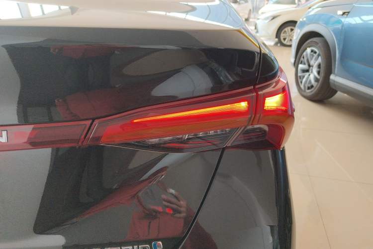 Used Toyota Avalon 2023 Dual-Engine 2.5L Luxury Edition Right Rear Taillight