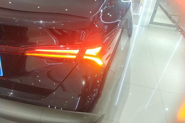 Used Toyota Avalon 2023 2.0L Luxury Edition Right Rear Taillight