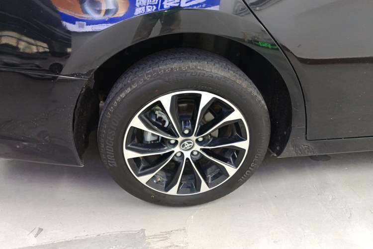 Used Toyota Avalon 2023 2.0L Premium Edition Right Rear Wheel Hub