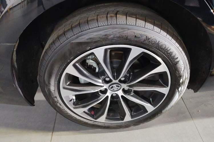 Used Toyota Avalon 2023 2.0L Luxury Edition Right Rear Wheel Hub