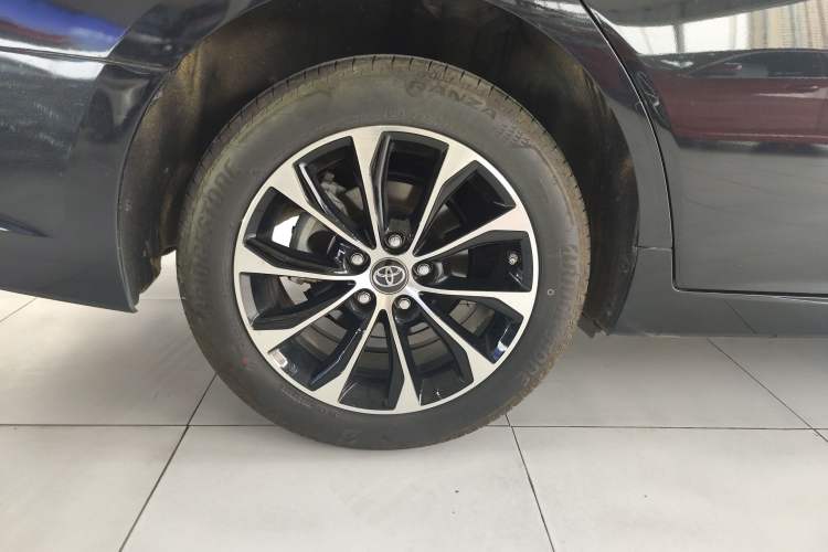 Used Toyota Avalon 2023 2.5L Luxury Edition Right Rear Wheel Hub