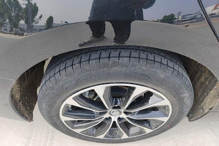 Used Toyota Avalon 2023 2.5L Luxury Edition Right Rear Wheel Hub