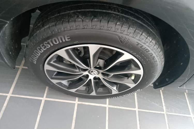 Used Toyota Avalon 2023 2.0L Luxury Edition Right Rear Wheel Hub