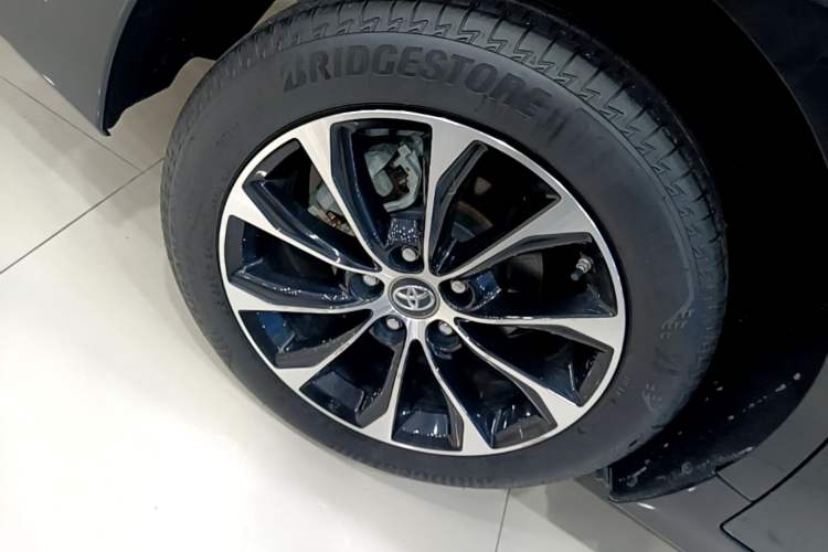 Used Toyota Avalon 2023 2.0L Premium Edition Right Rear Wheel Hub