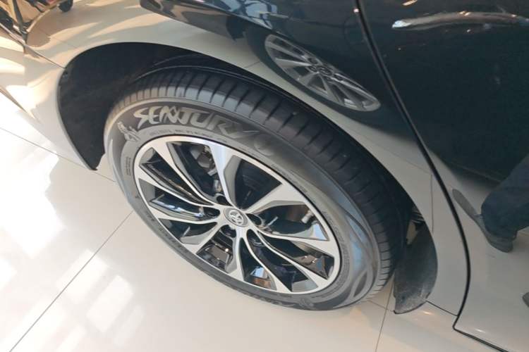 Used Toyota Avalon 2023 2.5L Luxury Edition Right Rear Wheel Hub