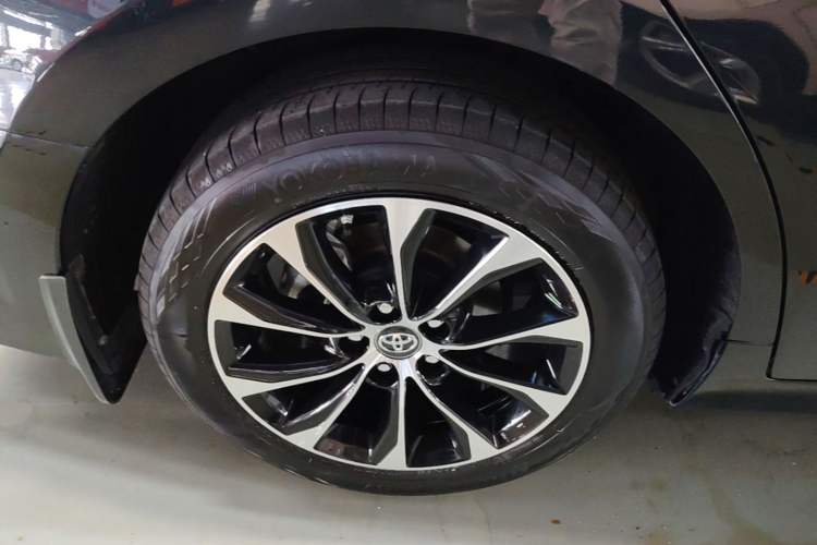 Used Toyota Avalon 2023 2.0L Premium Edition Right Rear Wheel Hub