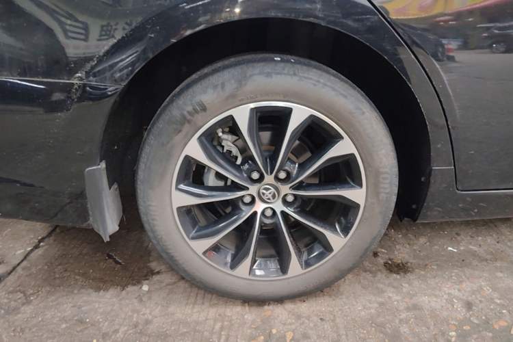 Used Toyota Avalon 2023 2.5L Luxury Edition Right Rear Wheel Hub