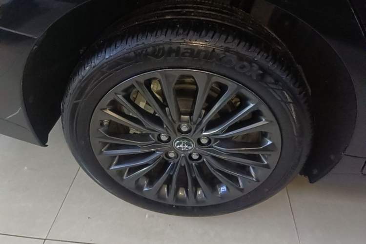 Used Toyota Avalon 2023 2.0L XLE Deluxe Edition Right Rear Wheel Hub