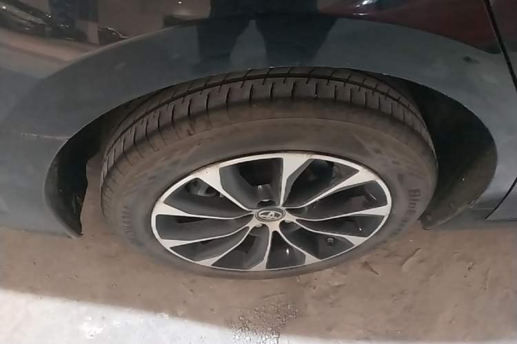 Used Toyota Avalon 2023 2.0L Premium Edition Right Rear Wheel Hub