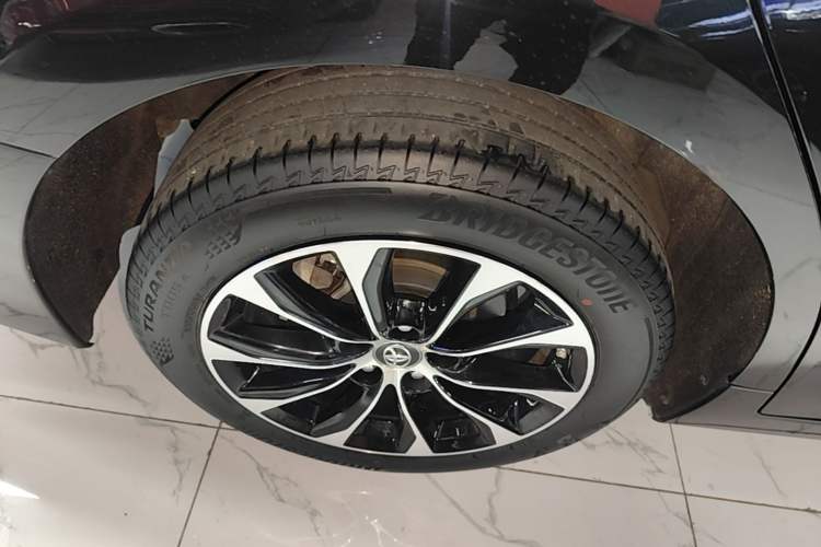 Used Toyota Avalon 2023 2.0L Luxury Edition Right Rear Wheel Hub