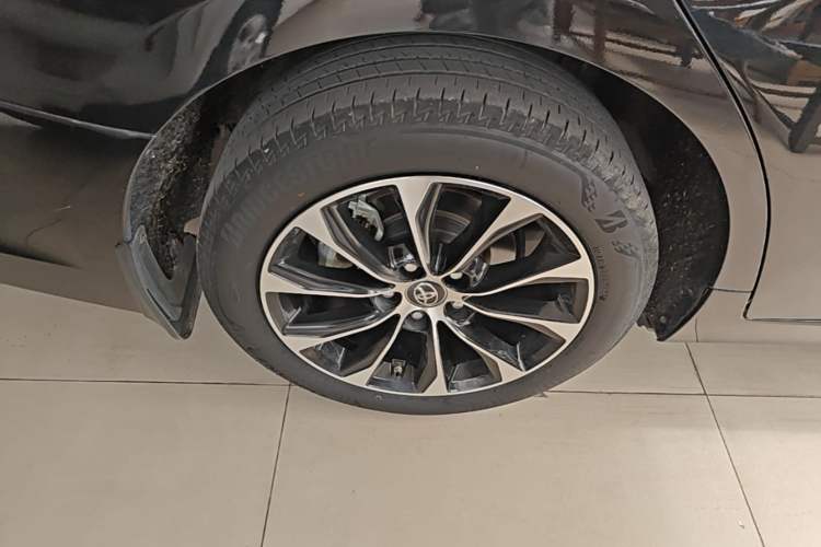 Used Toyota Avalon 2023 2.5L Luxury Edition Right Rear Wheel Hub