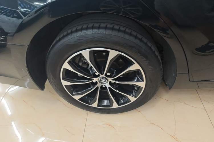 Used Toyota Avalon 2023 2.0L Premium Edition Right Rear Wheel Hub