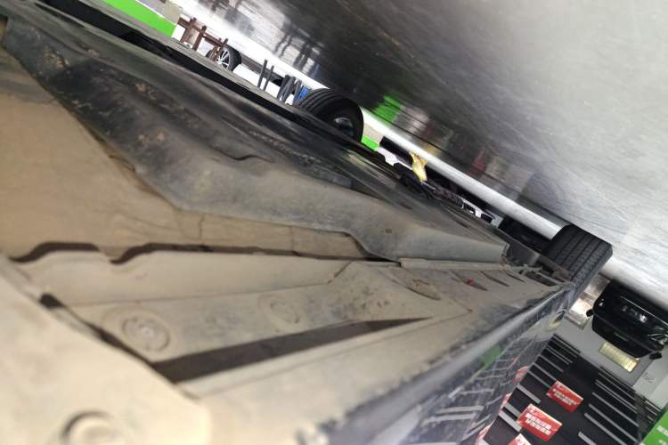 Used Toyota Avalon 2023 2.0L Premium Edition Right Side Sill