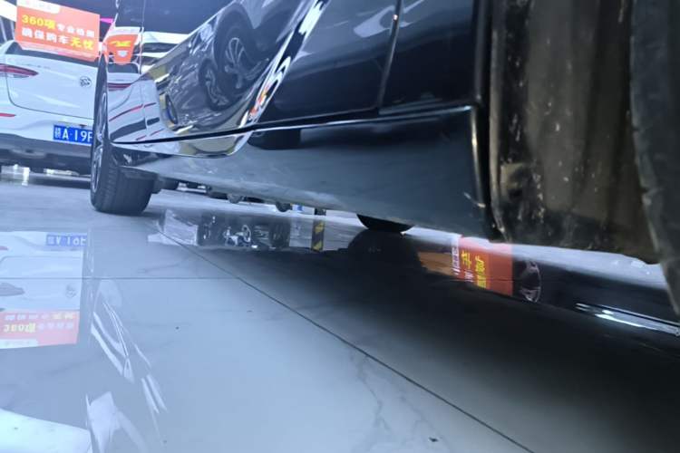Used Toyota Avalon 2023 2.0L Luxury Edition Right Side Sill