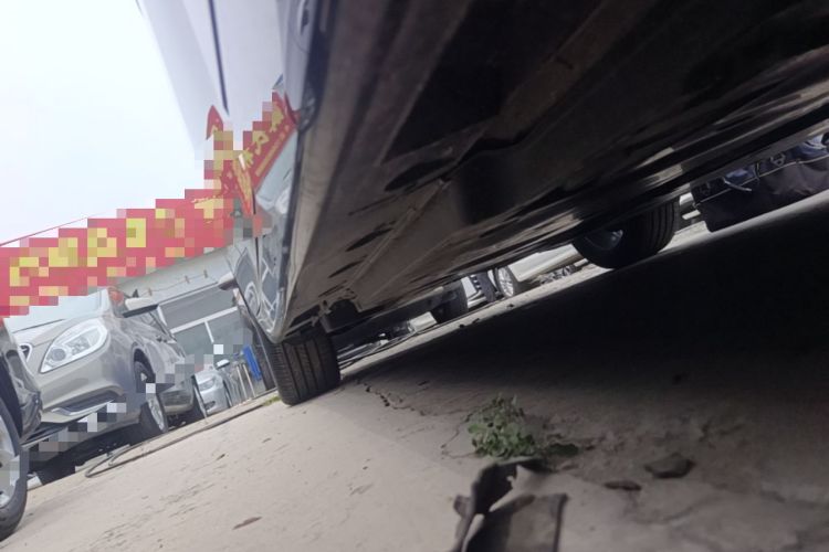 Used Toyota Avalon 2023 2.0L XLE Deluxe Edition Right Side Sill