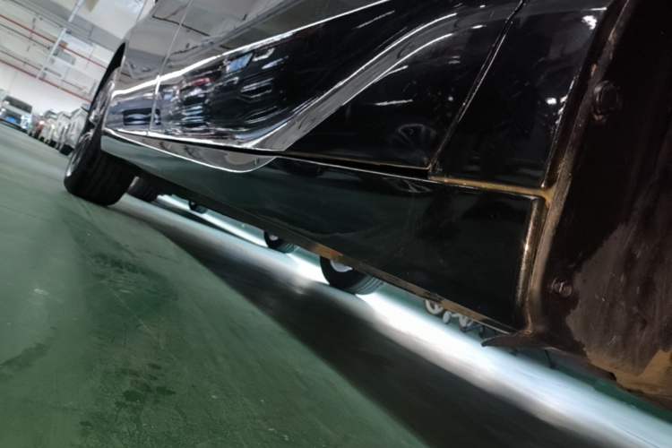 Used Toyota Avalon 2023 2.5L Luxury Edition Right Side Sill