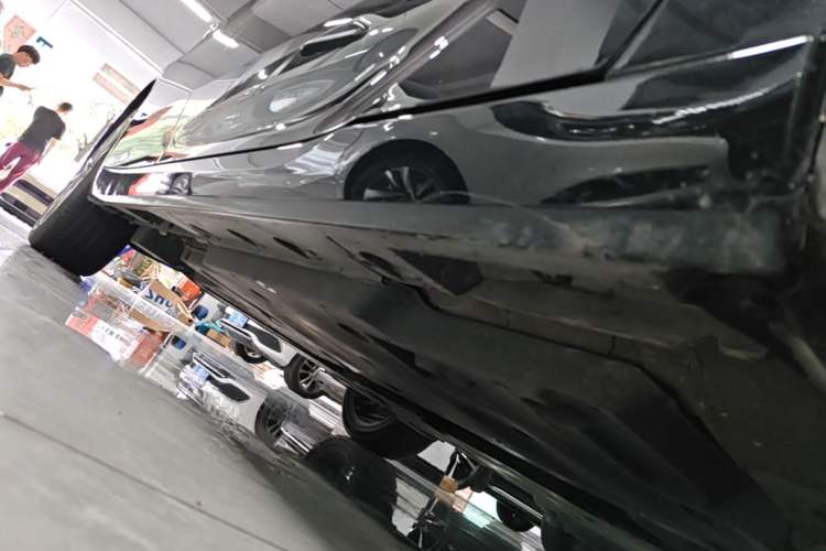 Used Toyota Avalon 2023 Dual-Motor 2.5L XLE Prestige Edition Right Side Sill