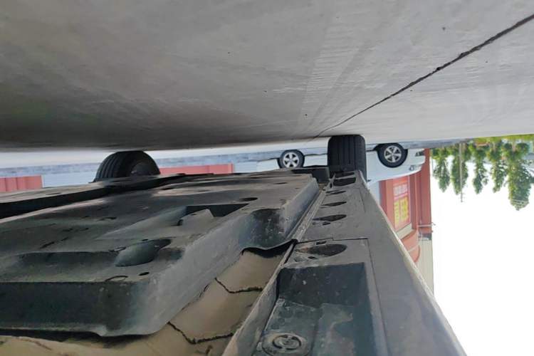 Used Toyota Avalon 2023 2.5L Luxury Edition Right Side Sill