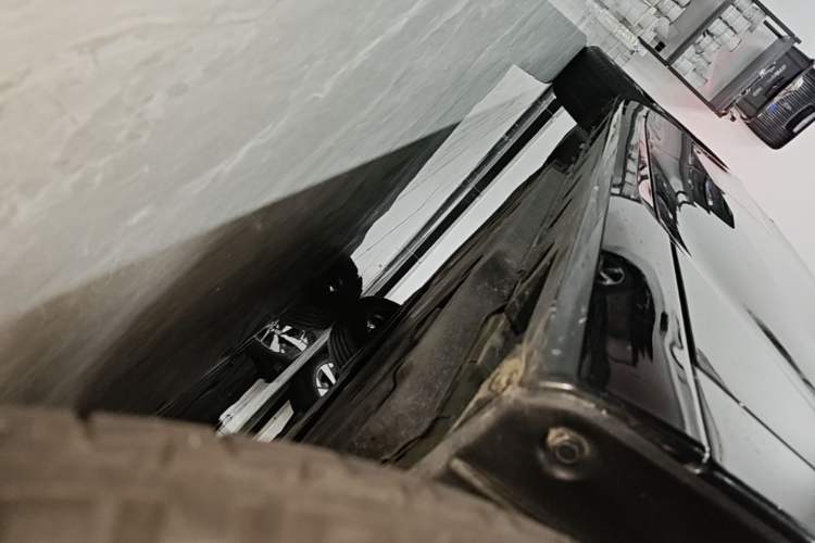 Used Toyota Avalon 2023 Dual-Engine 2.5L Luxury Edition Right Side Sill