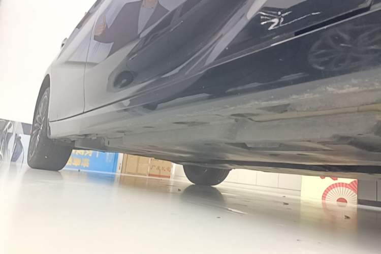 Used Toyota Avalon 2023 2.0L XLE Deluxe Edition Right Side Sill