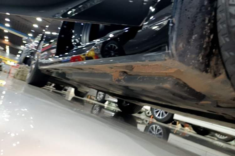 Used Toyota Avalon 2023 2.0L Premium Edition Right Side Sill