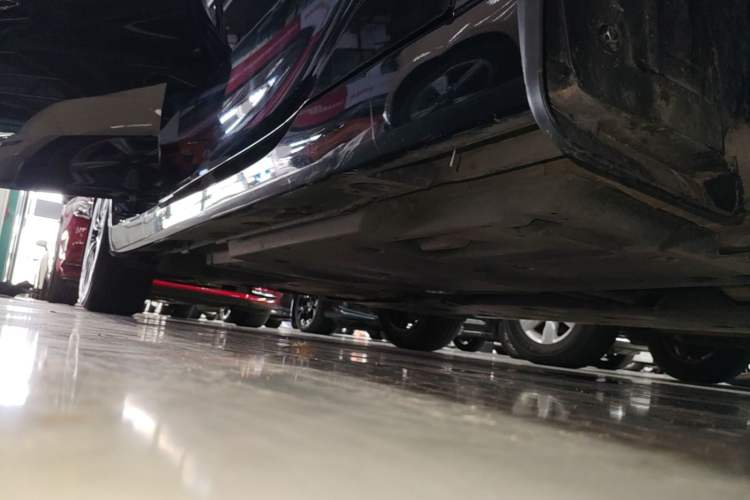 Used Toyota Avalon 2023 2.0L Premium Edition Right Side Sill