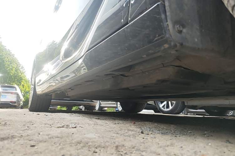 Used Toyota Avalon 2023 Dual-Motor 2.5L XLE Prestige Edition Right Side Sill