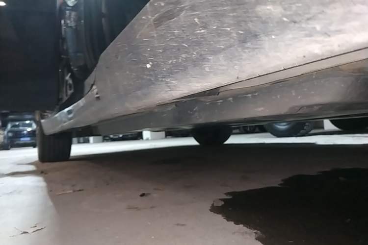 Used Toyota Avalon 2023 2.0L Premium Edition Right Side Sill