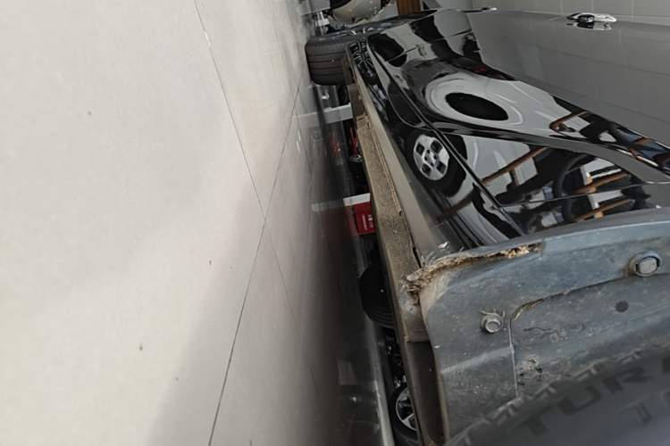 Used Toyota Avalon 2023 2.5L Luxury Edition Right Side Sill