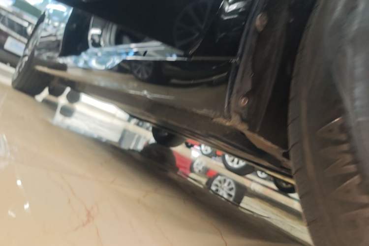 Used Toyota Avalon 2023 2.0L Premium Edition Right Side Sill