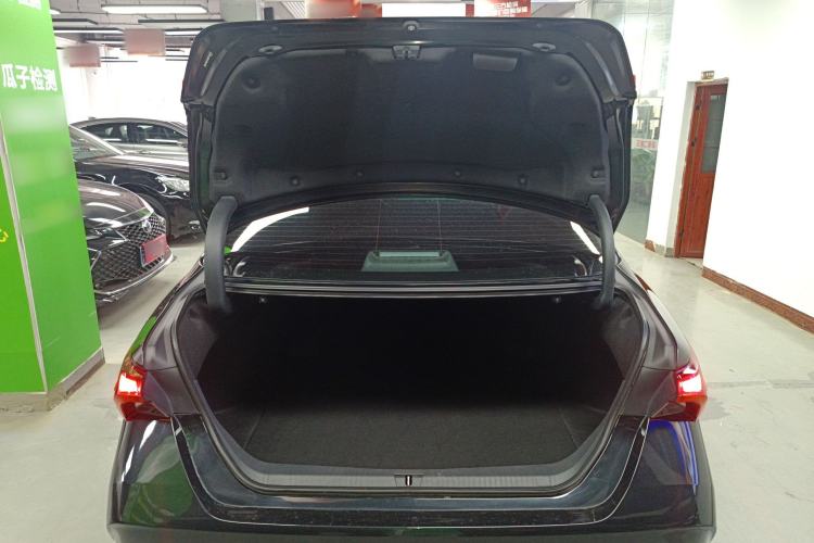 Used Toyota Avalon 2023 2.0L Premium Edition Trunk