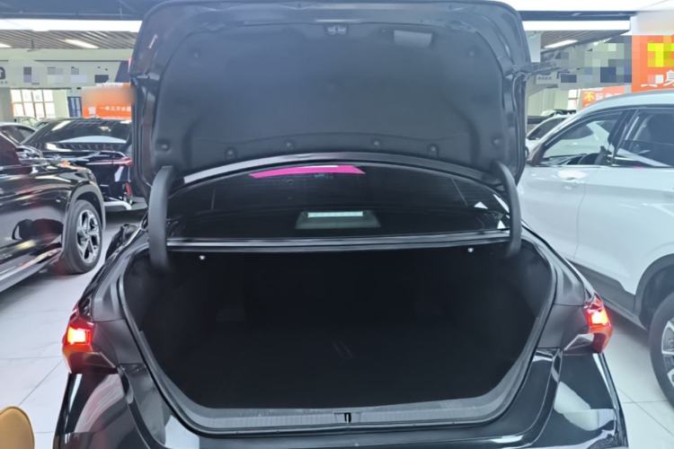 Used Toyota Avalon 2023 2.0L Luxury Edition Trunk