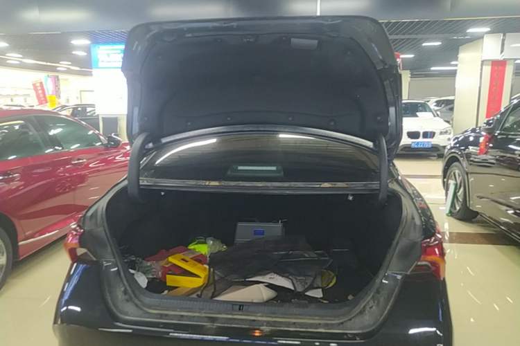 Used Toyota Avalon 2023 Dual-Engine 2.5L Luxury Edition Trunk