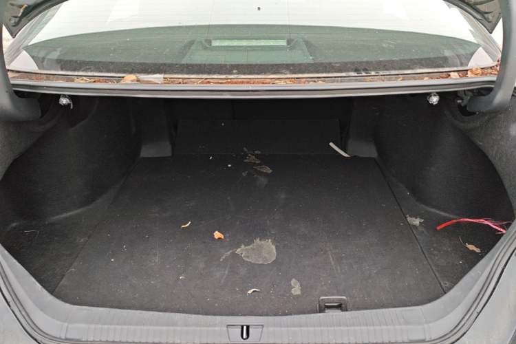 Used Toyota Avalon 2023 2.0L XLE Deluxe Edition Trunk