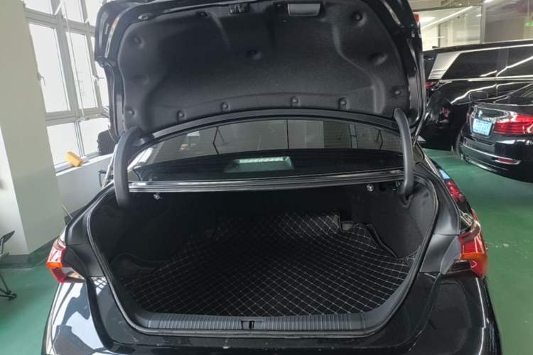 Used Toyota Avalon 2023 2.5L Luxury Edition Trunk